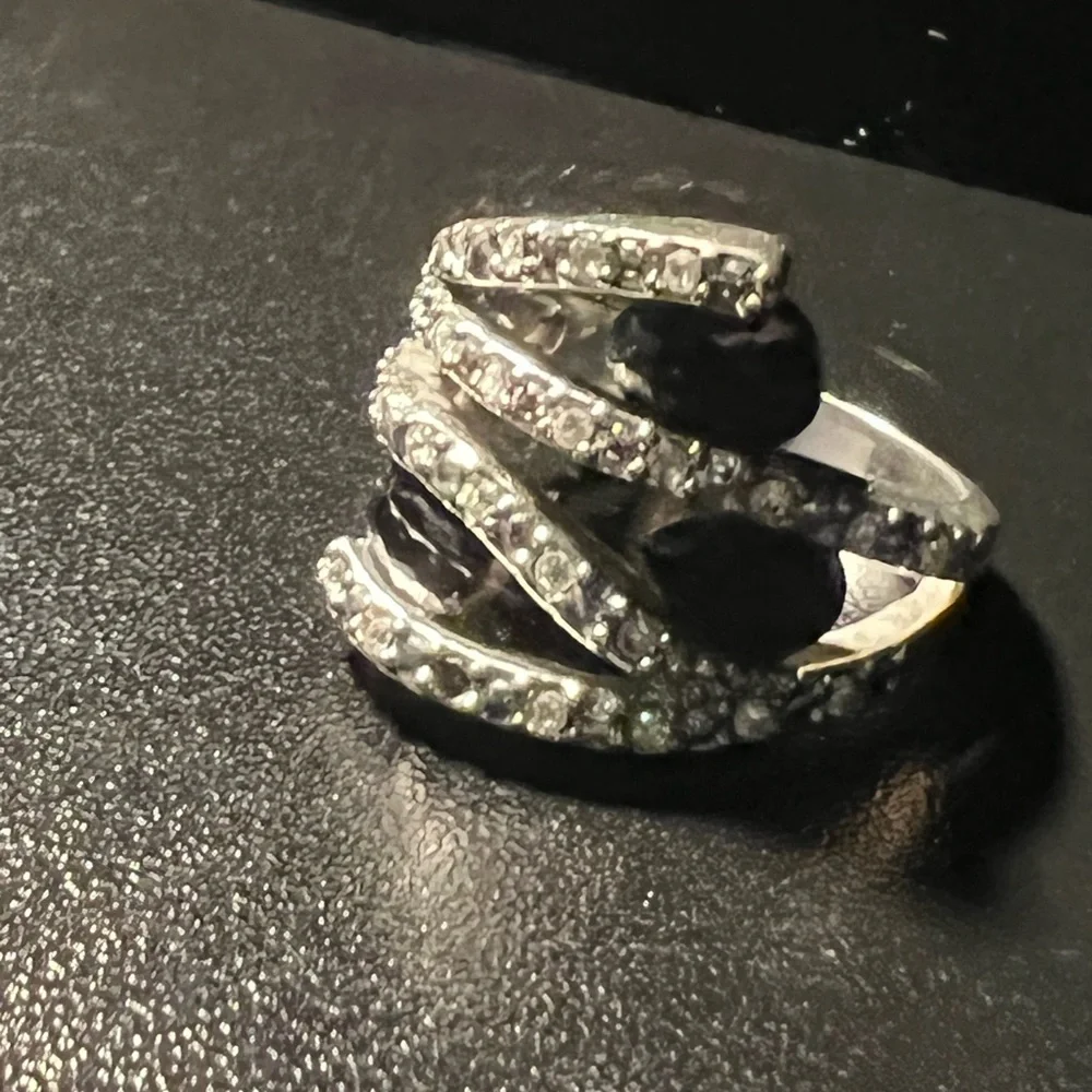 Beautiful ring - Picture 5 of 8